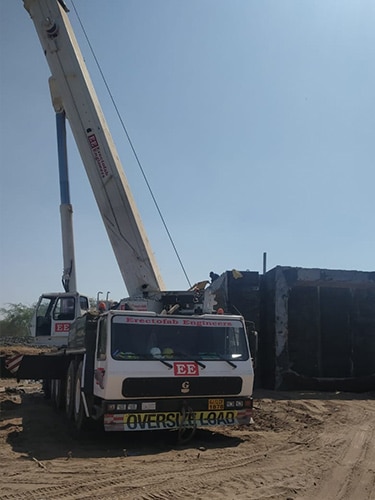 Crane rental services in gujrat